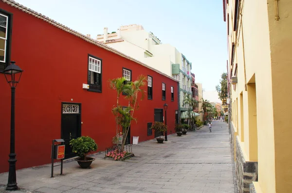 Krásné Zajímavé Barevné Rekreační Domy Ulicích Španělského Města Puerto Cruz — Stock fotografie