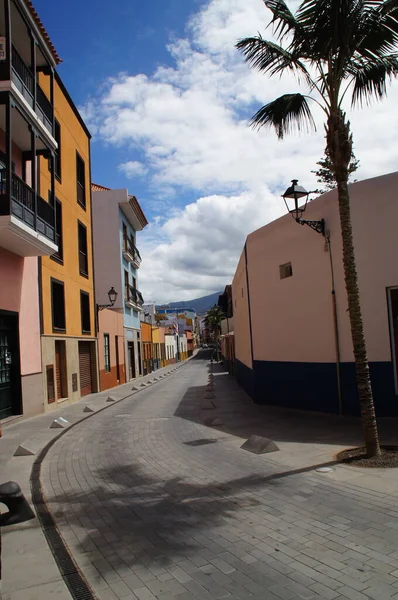 Vackra Intressanta Färgglada Semesterhus Gatorna Den Spanska Staden Puerto Cruz — Stockfoto