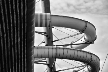 ilginç, orijinal minimalist mimari elementler, siyah ve beyaz çizgiler