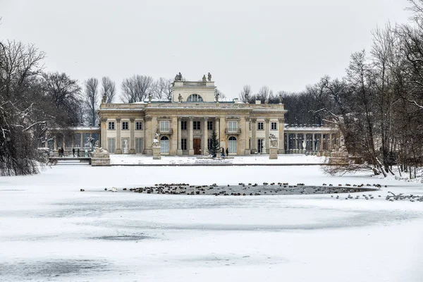 Belo Parque Varsóvia Polônia Dia Inverno Nevado — Fotografia de Stock