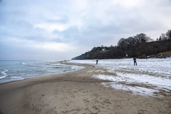 Piękny Zimowy Krajobraz Plaży Nad Morzem Bałtyckim Śniegiem Polsce — Zdjęcie stockowe