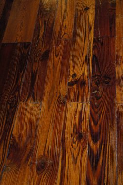 Güzel ilginç bir arka plan. Koyu ahşap döşemeler. Yakın planda bir binada.