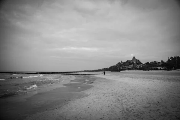 Hermoso Paisaje Día Invierno Playa Polonia Con Hotel Histórico —  Fotos de Stock