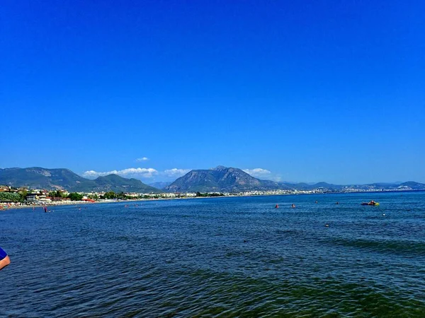 Akdeniz Güzel Manzarası Sıcak Bir Yaz Gününde Türk Sahilinde — Stok fotoğraf