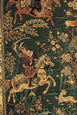 El yapımı Türk halılarıyla çok güzel ve ilginç bir arka plan.