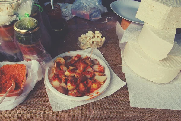 美味しい自家製の健康的な地域の保存とランサローテ島の市場での食べ物 — ストック写真