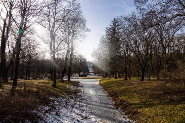 Polonya 'nın başkenti Varşova' da Belvedere ile güneşli bir günde çok güzel ve tarihi bir kış manzarası