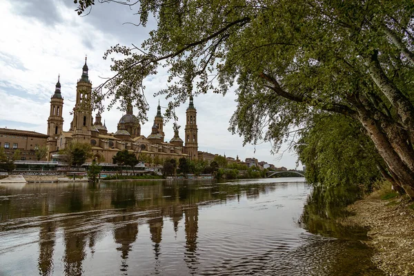 Krásná Krajina Nuestra Del Pilar Katedrála Bazilika Pohled Řeky Ebro — Stock fotografie