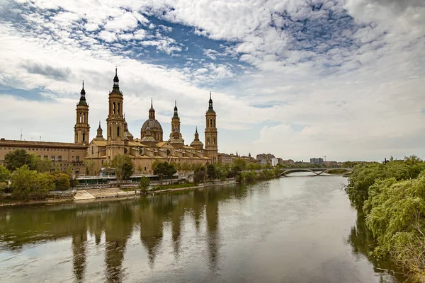 Gyönyörű Táj Nuestra Del Pilar Székesegyház Bazilika Kilátás Ebro Folyó — Stock Fotó