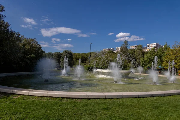 Красивый Городской Пейзаж Испанского Города Сарагоса Теплый Весенний День Фонтанами — стоковое фото