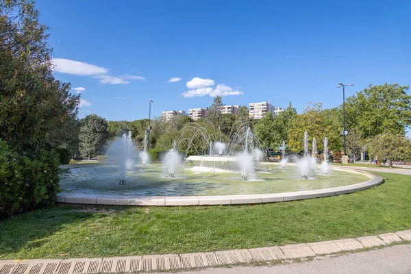 Красивый Городской Пейзаж Испанского Города Сарагоса Теплый Весенний День Фонтанами — стоковое фото