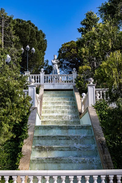 Hermosa Gran Estatua Rey Parque Zaragoza España Cálido Día Primavera —  Fotos de Stock
