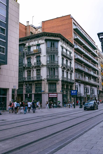 Spanya Nın Zaragoza Şehrinde Orijinal Pencereleri Olan Güzel Ilginç Bir — Stok fotoğraf