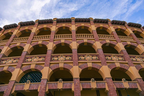 Stierkampfarena Gegen Die Stadt Saragossa Spanien Einem Sonnigen Tag — Stockfoto