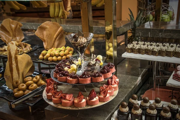 Sabrosa Comida Servida Elegante Restaurante Autoservicio Todo Incluido Del Hotel — Foto de Stock