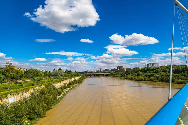 Beautiful Summer Landscape Sunny Day View Ebro River Bridges Zaragoza — Stock Photo, Image