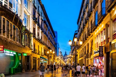 Salgın sırasında Zaragoza 'nın güzel gece manzarası.