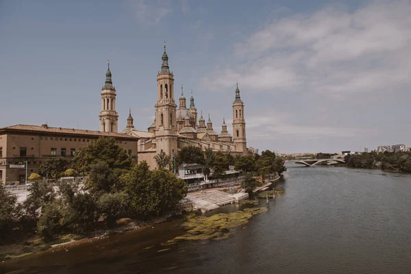 Wunderschöne Landschaft Del Pilar Kathedrale Basilika Blick Vom Ebro Fluss — Stockfoto