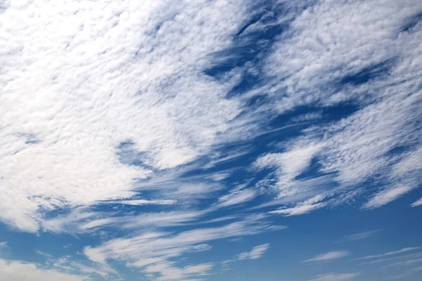 Gyönyörű Természetes Kék Háttér Fehér Felhők — Stock Fotó