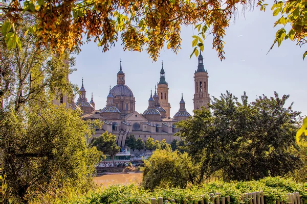 Hermosa Vista Otoño Septiembre Catedral Río Zaragoza España Día Cálido —  Fotos de Stock