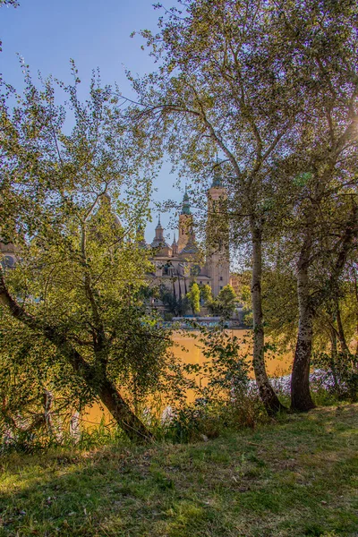 Hermosa Vista Otoño Septiembre Catedral Río Zaragoza España Día Cálido —  Fotos de Stock