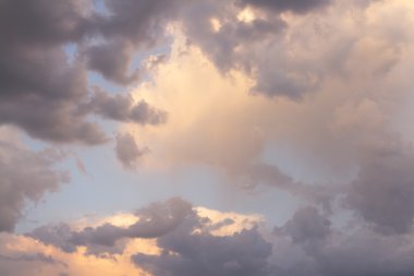 Bulutlu duvar kağıdı