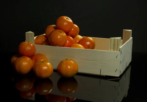 Mandarinas em caixa — Fotografia de Stock