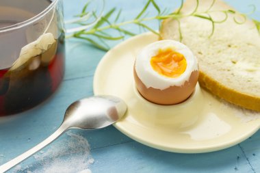 Kahvaltı yumuşak haşlanmış yumurta