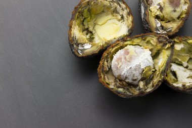 düzenlenen çürük avokado