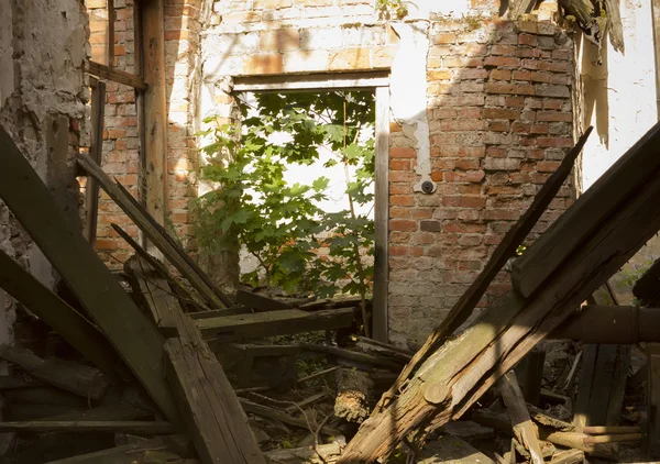 Ruined house — Stock Photo, Image