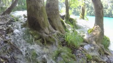 ağır çekimde Plitvice şelale