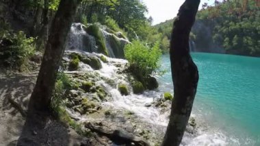 ağır çekimde Plitvice şelale