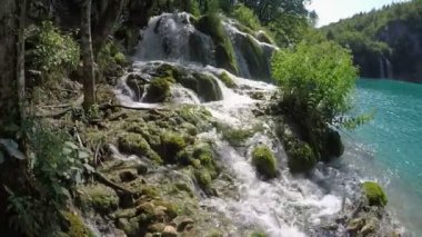ağır çekimde Plitvice şelale
