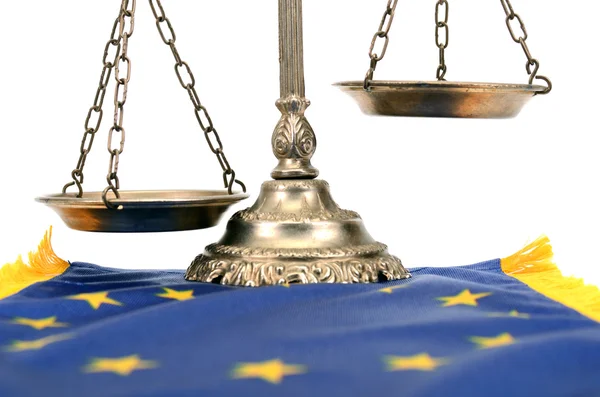Van Justitie en de vlag van de Europese Unie gehanteerde. — Stockfoto