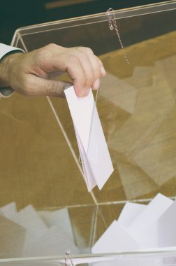 Oylama saat, seçim zamanı