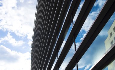 Cam cepheli modern ofis binası 