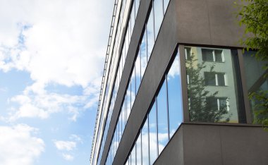 Cam cepheli modern ofis binası 