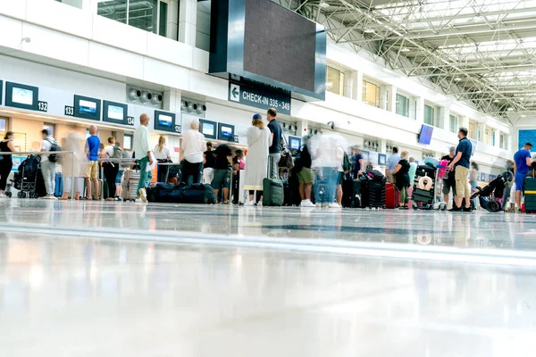 Blurred Photo Queue People Luggage Reception International Airport — Stock Photo, Image