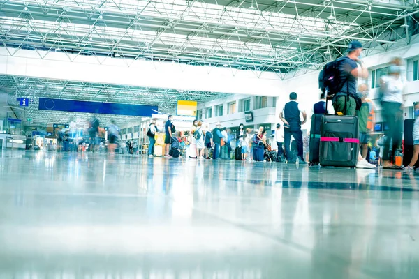 Blurred Motion People Suitcases International Airport — Stock Photo, Image