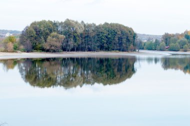 Manzara - Gölü kristal berraklığında su ile 