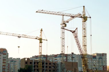 Yeni tuğla kaldırma vinç yardımıyla Bina İnşaatı