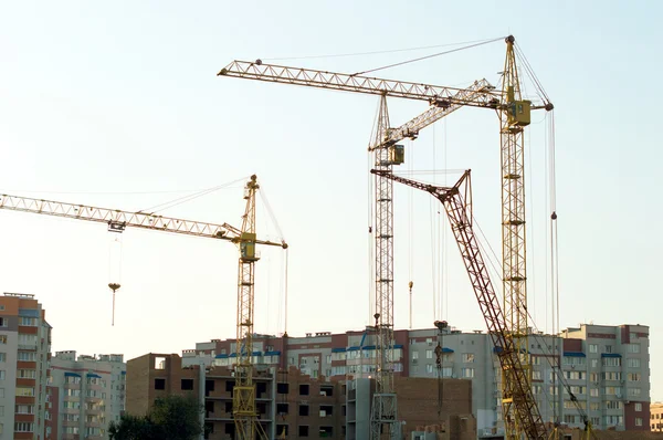 Yeni tuğla kaldırma vinç yardımıyla Bina İnşaatı