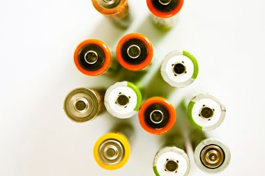 küçük elektrik pilleri