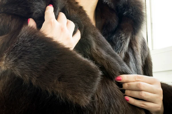 女性の自然なミンクのコート — ストック写真