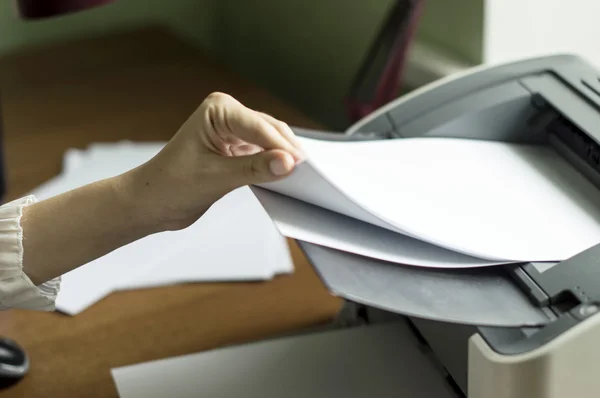 Process of the press of paper — Stock Photo, Image