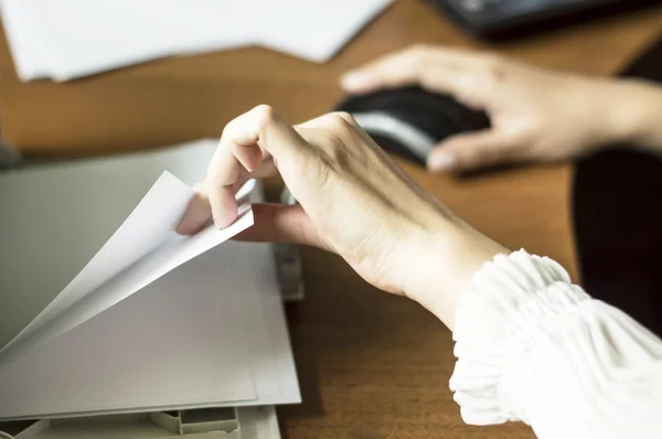 Proceso de la prensa de papel —  Fotos de Stock