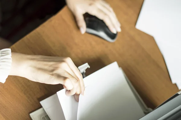 Proceso de la prensa de papel —  Fotos de Stock