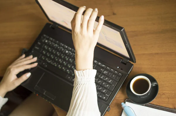 The process of closing the lid on a lunch break — Stock Photo, Image