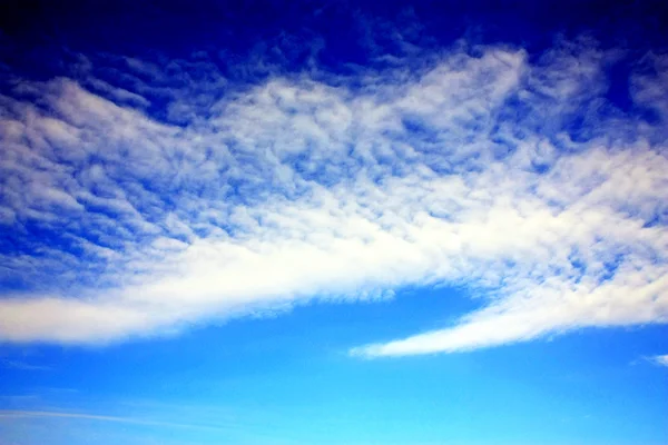 Landscape-beautiful white clouds — Stock Photo, Image