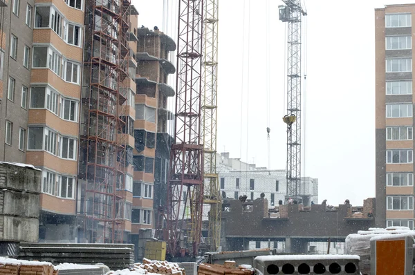 Průběh výstavby nového cihlového domu s he — Stock fotografie